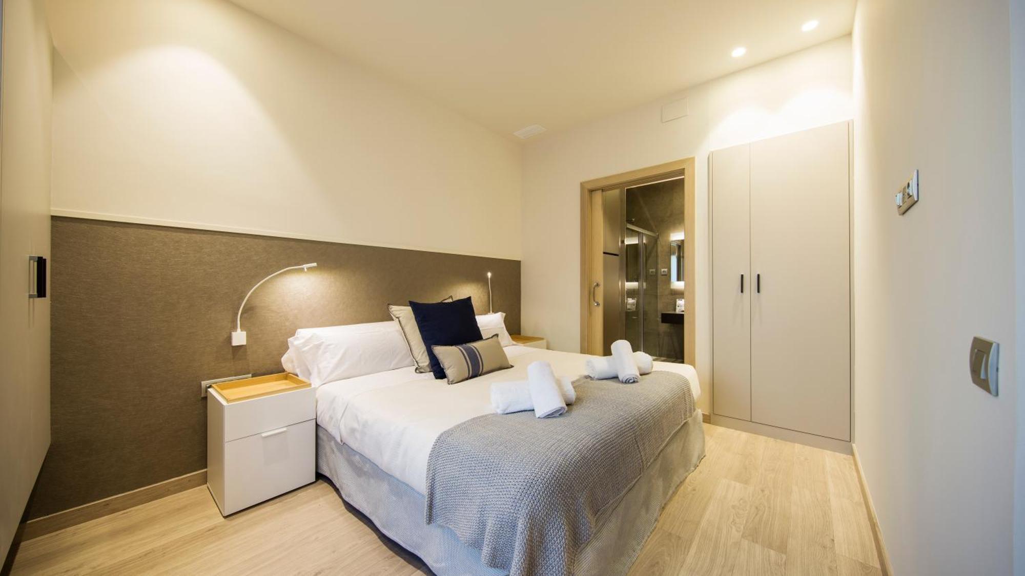 Fisa Rentals Ramblas Apartments Барселона Экстерьер фото