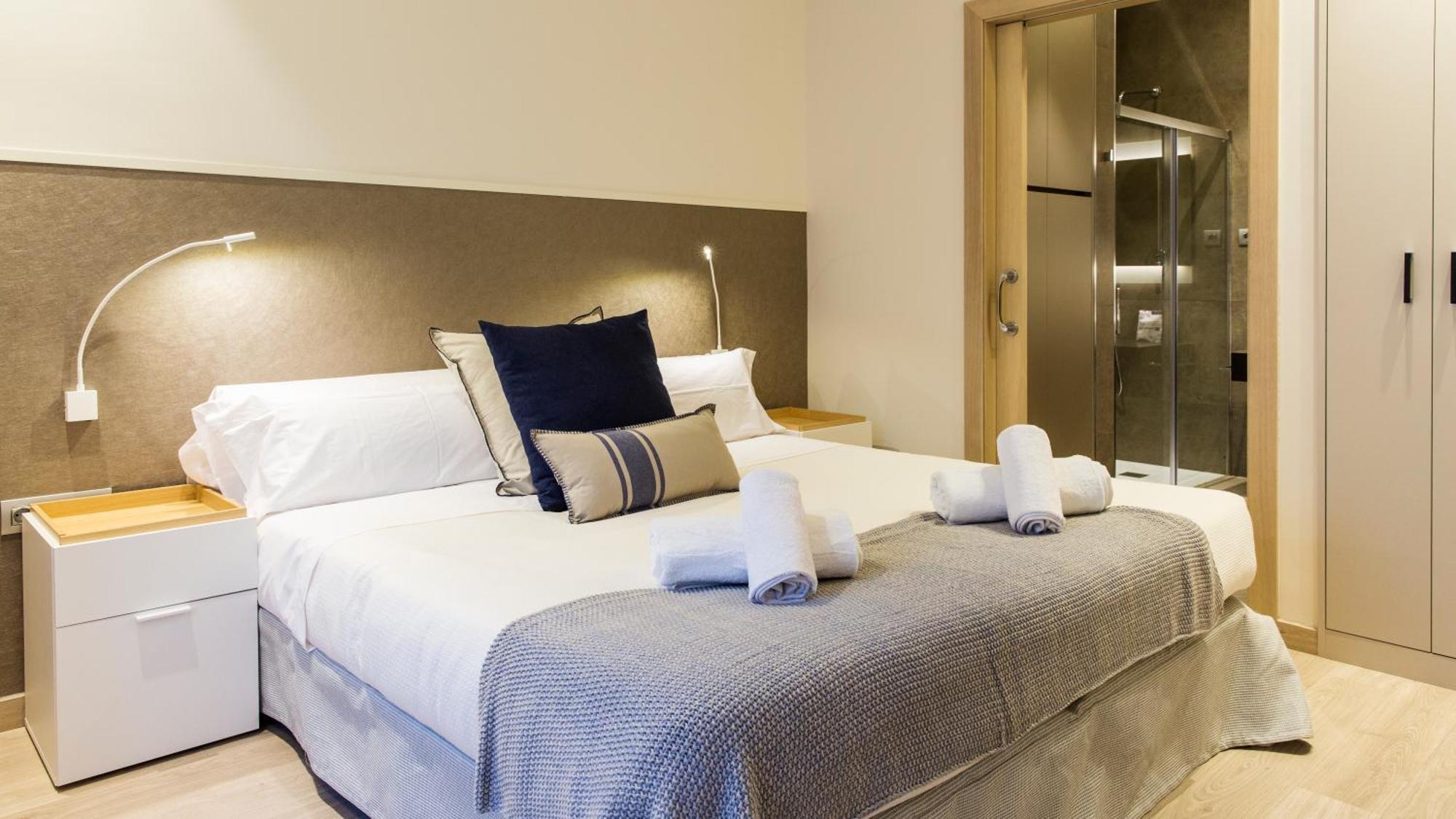 Fisa Rentals Ramblas Apartments Барселона Экстерьер фото