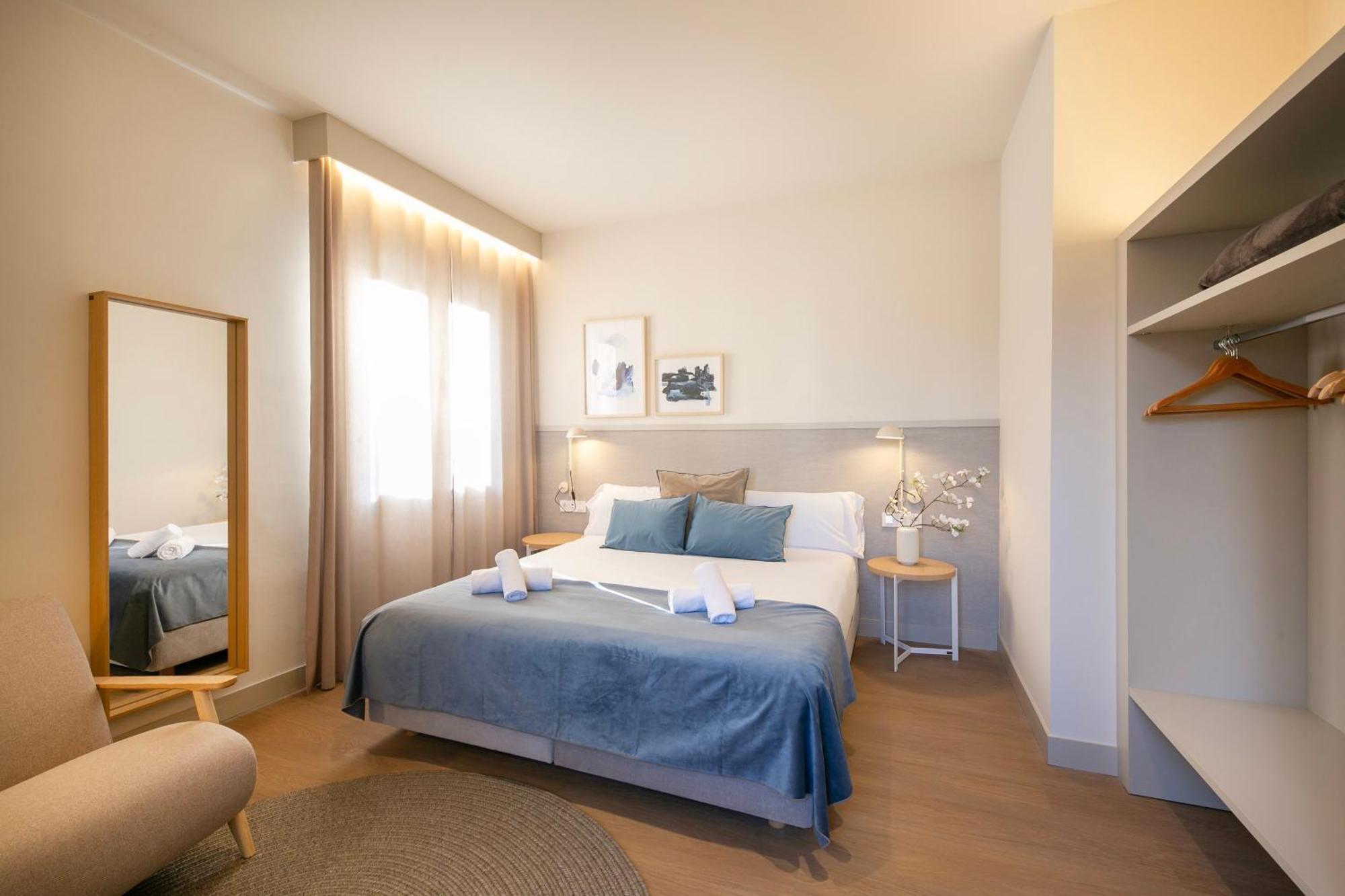 Fisa Rentals Ramblas Apartments Барселона Экстерьер фото