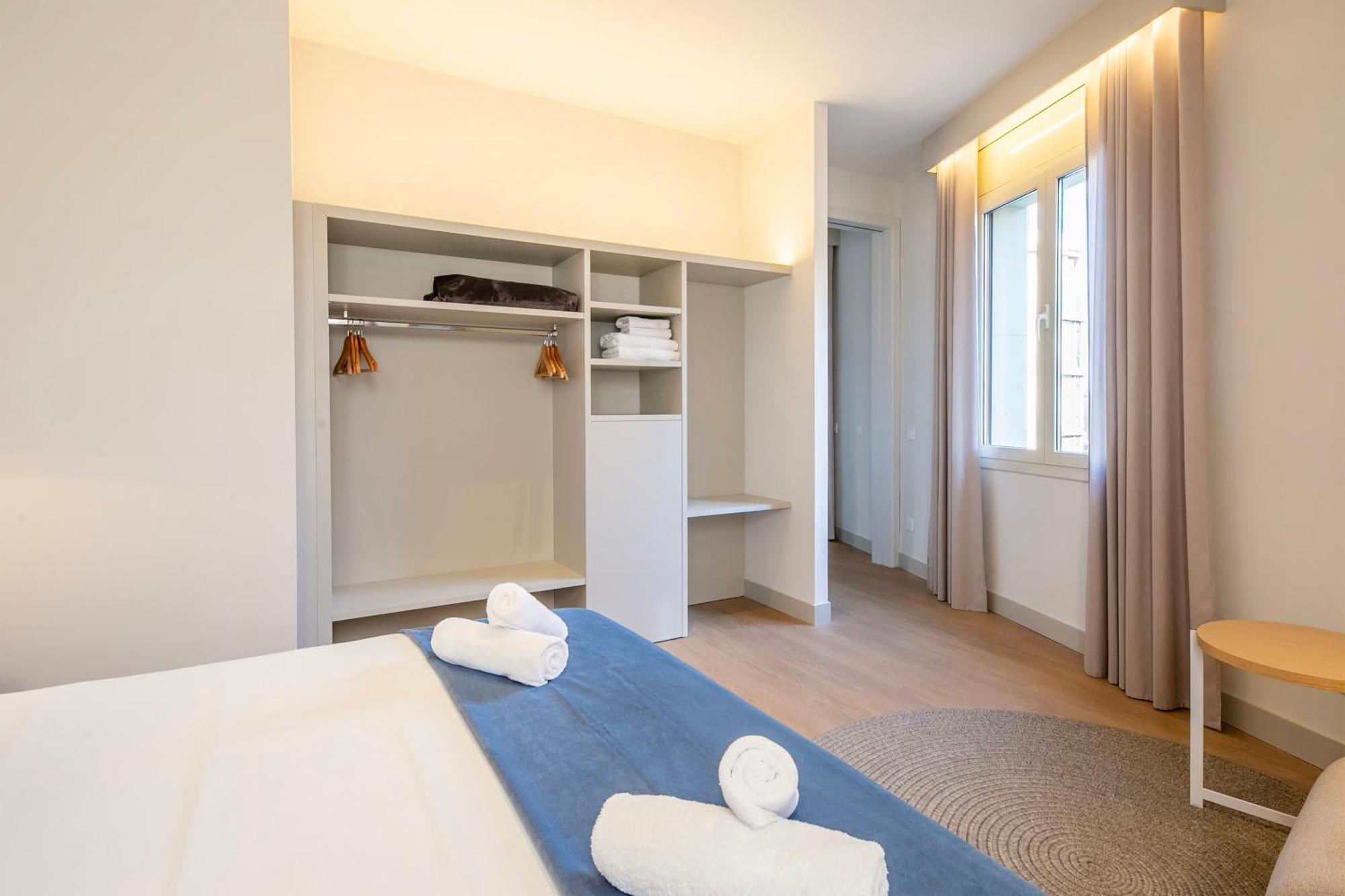 Fisa Rentals Ramblas Apartments Барселона Экстерьер фото