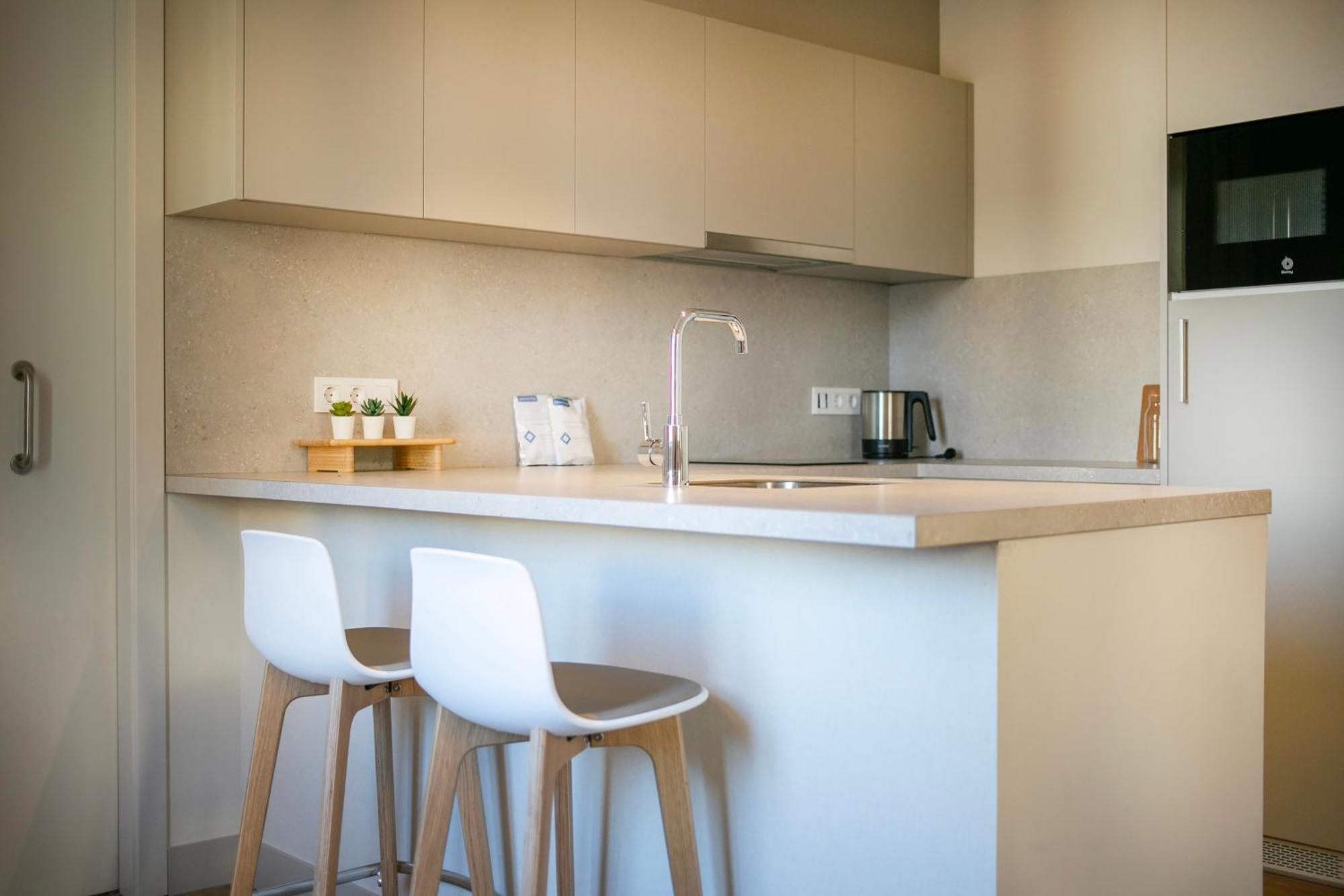 Fisa Rentals Ramblas Apartments Барселона Экстерьер фото