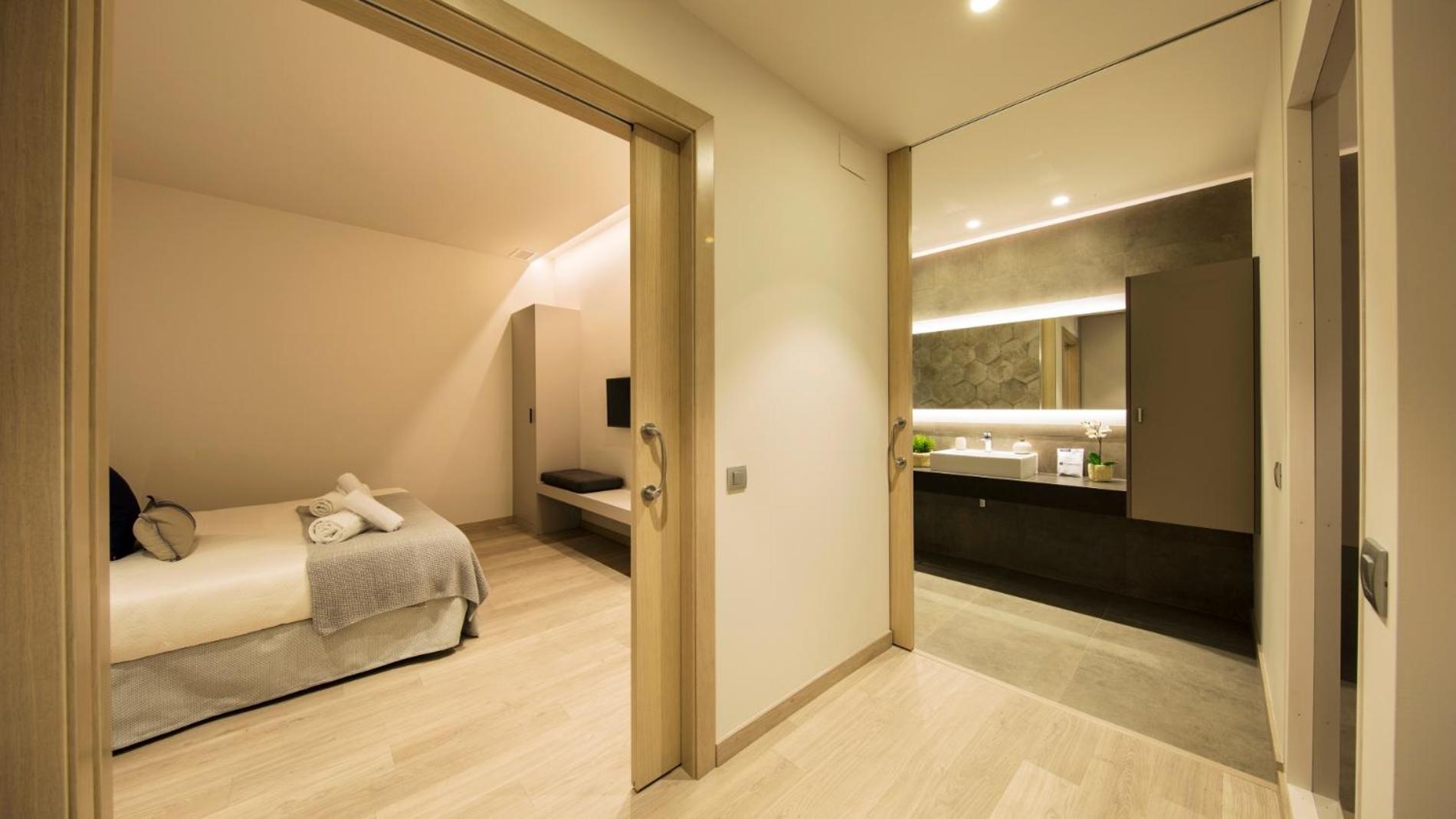 Fisa Rentals Ramblas Apartments Барселона Экстерьер фото