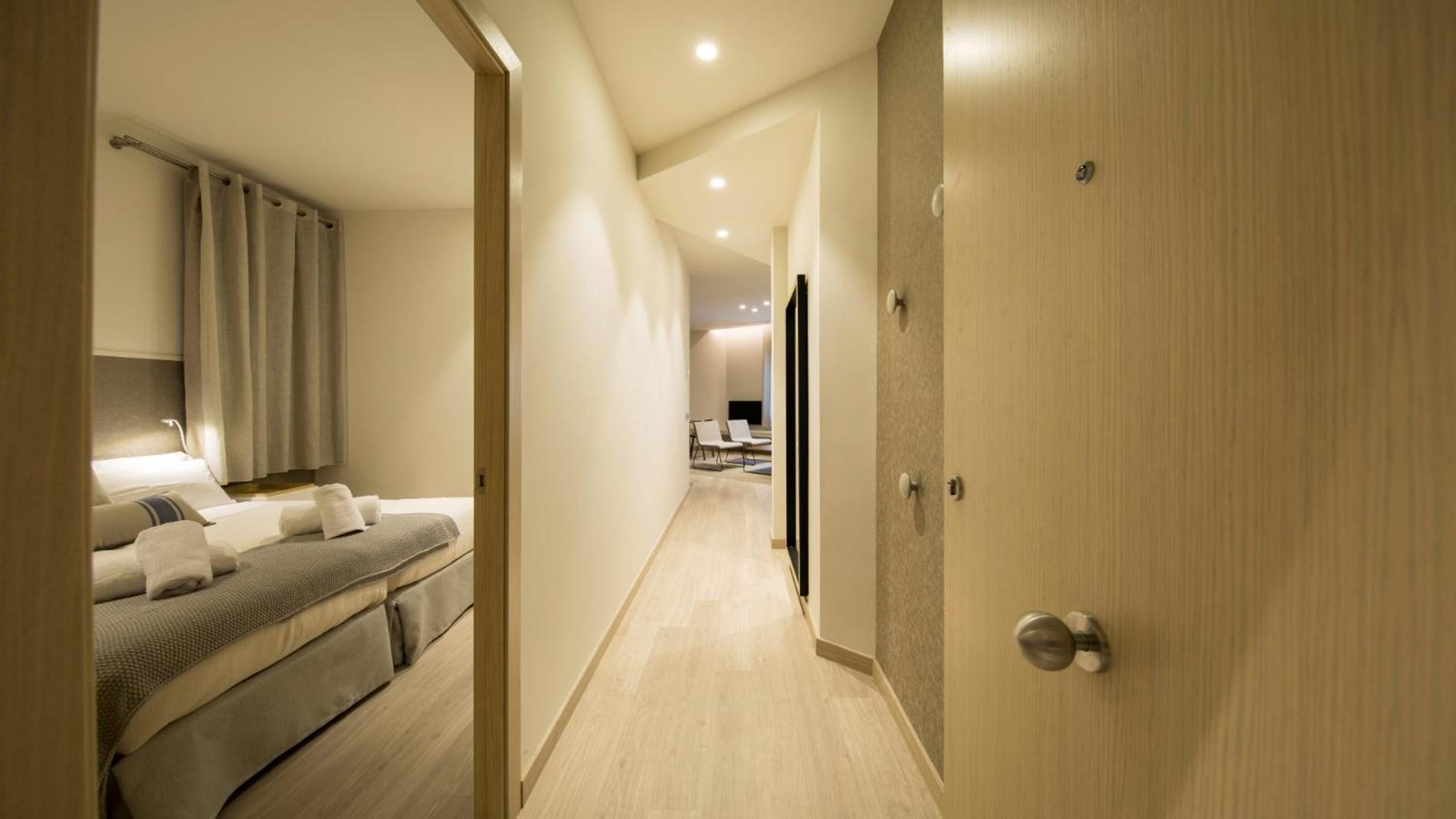 Fisa Rentals Ramblas Apartments Барселона Экстерьер фото